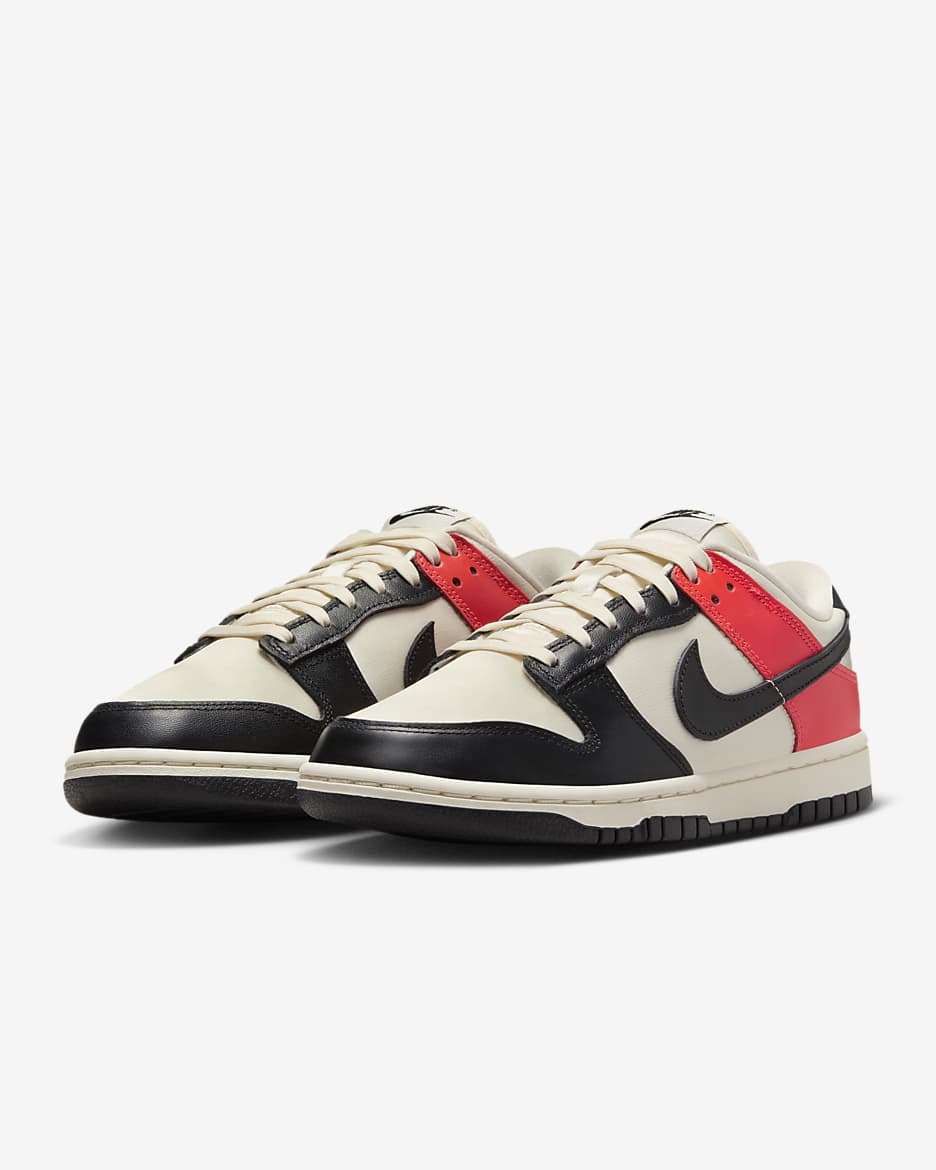 W NIKE DUNK selling LOW SE